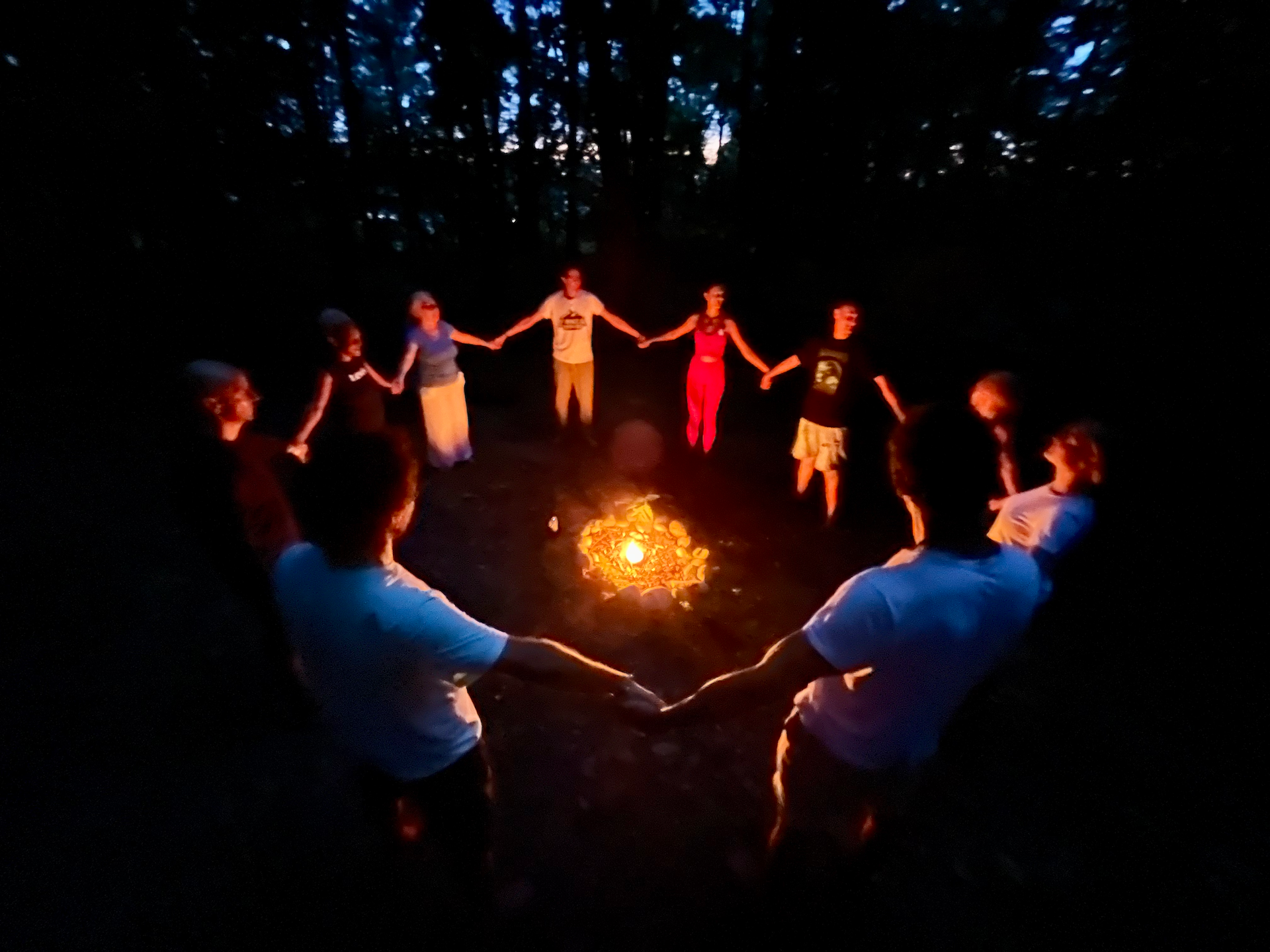 A group in circle around a fire | RobertoInner